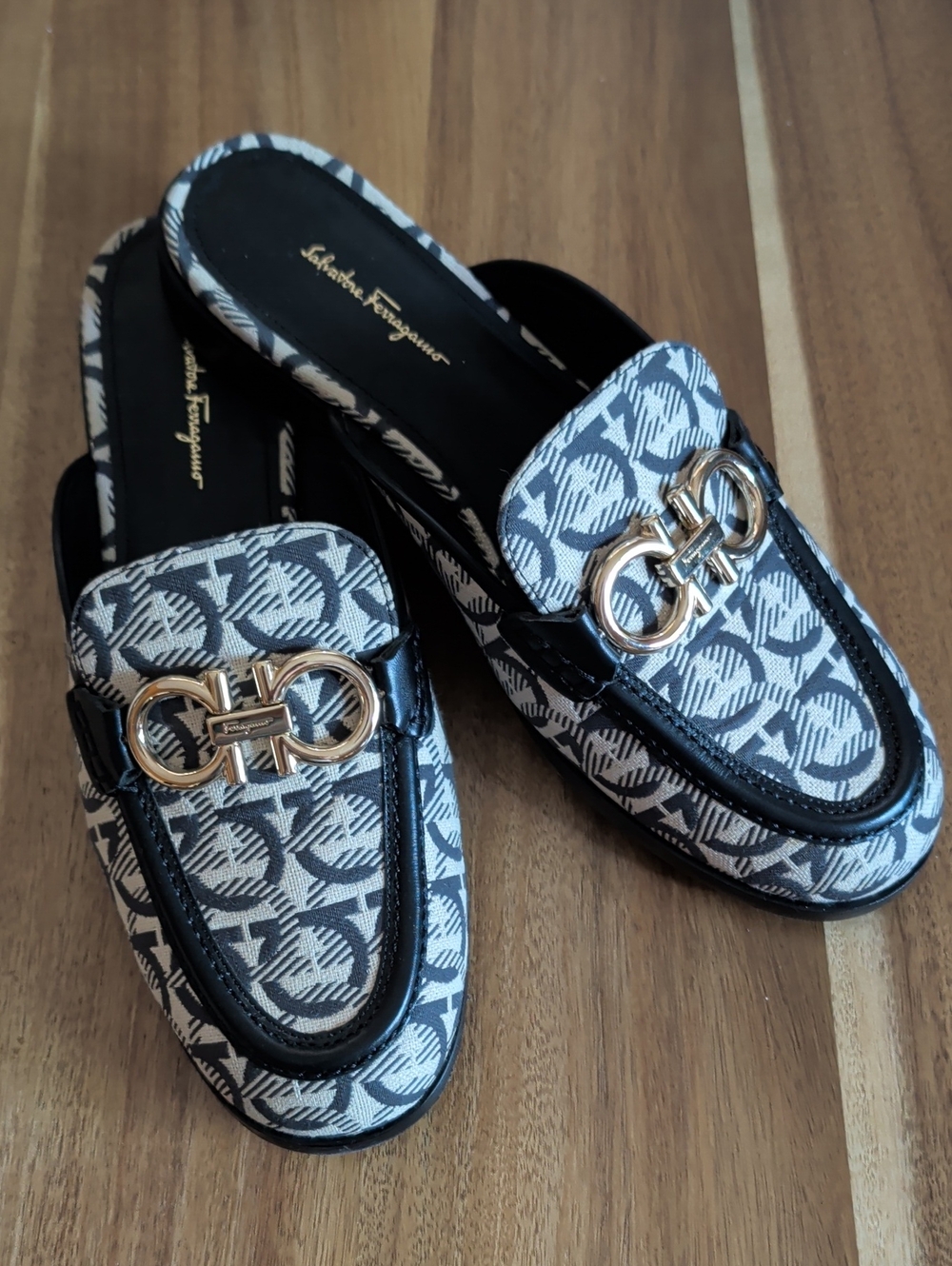 Salvatore Ferragamo Black & Ivory Logo Jacquard Gancini Mules - Picture 1 of 8